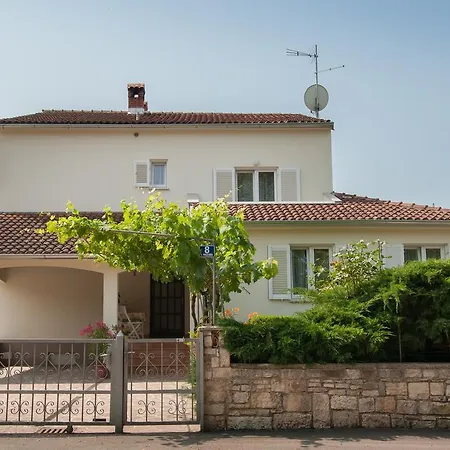 And Nadia With Garden Lejlighed Poreč